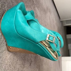 Alba Turquoise with gold plate wedges